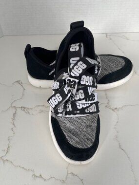KID's UGGS Seaway slip-on. SIZE Insole is 9" for approx. 4-4.5 shoe size.